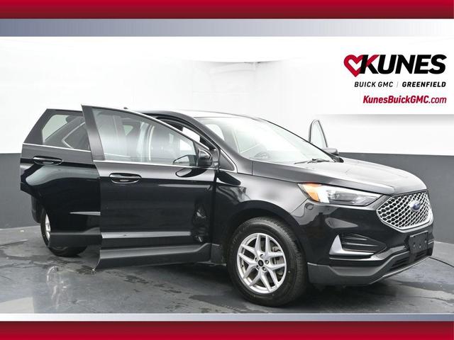 Photo of 2023 Black Metallic Ford Edge