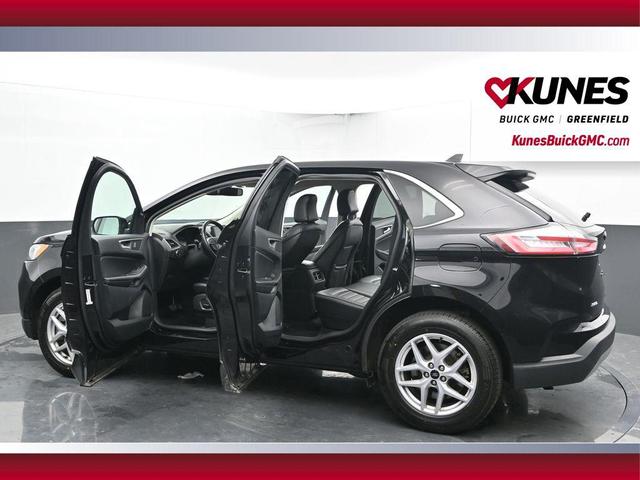 Photo of 2023 Black Metallic Ford Edge