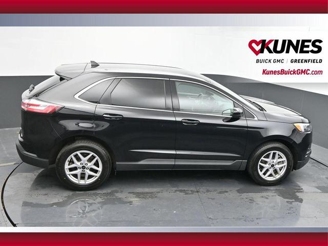 Photo of 2023 Black Metallic Ford Edge