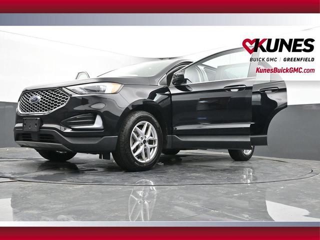 Photo of 2023 Black Metallic Ford Edge