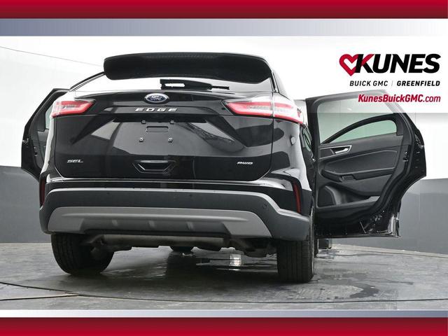 Photo of 2023 Black Metallic Ford Edge