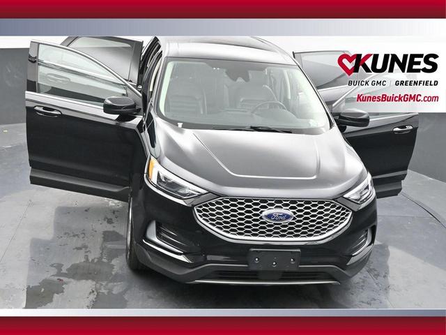 Photo of 2023 Black Metallic Ford Edge
