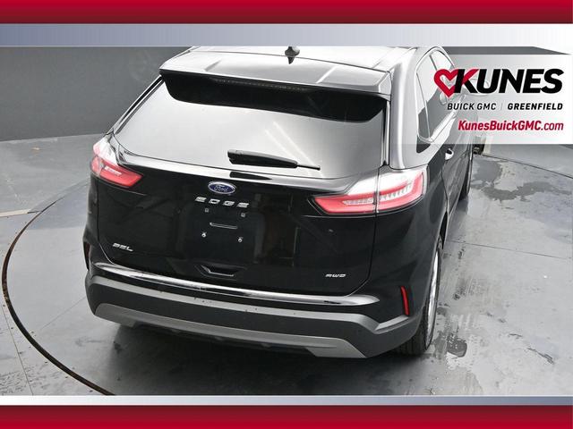 Photo of 2023 Black Metallic Ford Edge