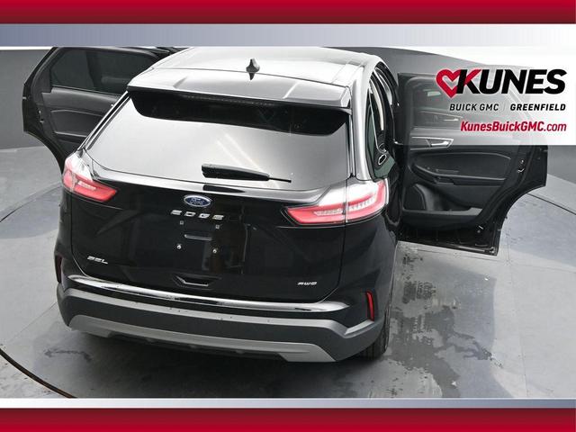 Photo of 2023 Black Metallic Ford Edge