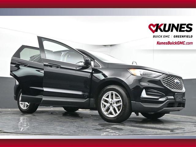 Photo of 2023 Black Metallic Ford Edge