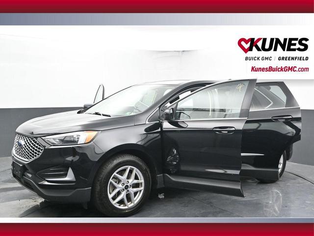 Photo of 2023 Black Metallic Ford Edge
