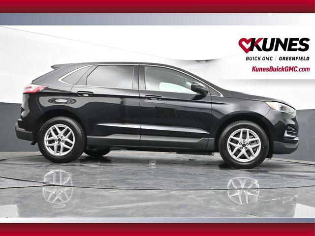 Photo of 2023 Black Metallic Ford Edge