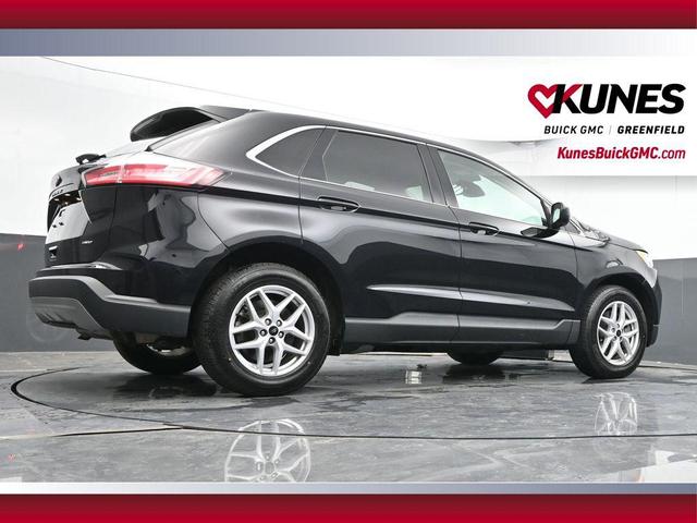 Photo of 2023 Black Metallic Ford Edge