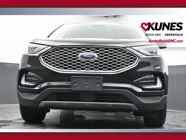 Photo of 2023 Black Metallic Ford Edge