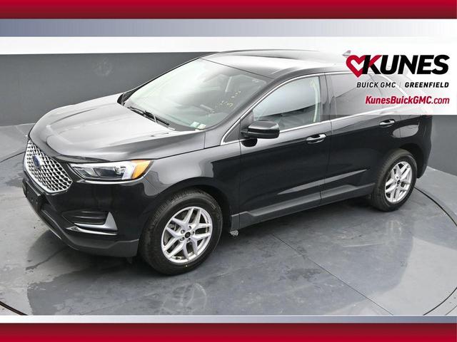 Photo of 2023 Black Metallic Ford Edge