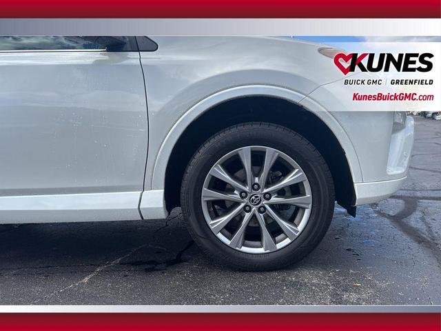 Photo of 2017 Blizzard Pearl Toyota RAV4