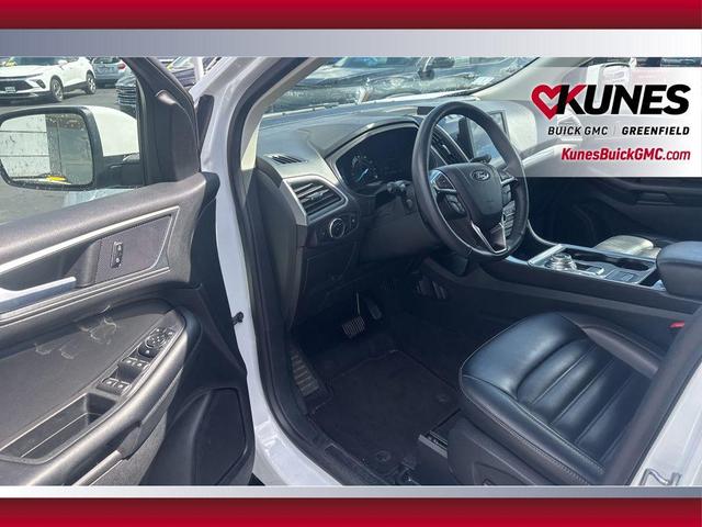 Photo of 2024 Oxford White Ford Edge