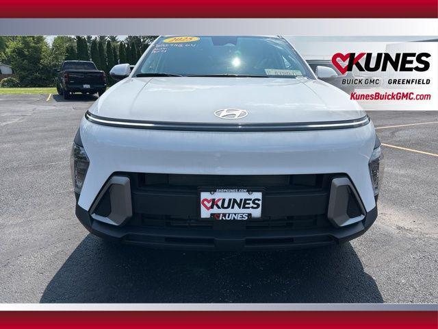 Photo of 2025 Atlas White Hyundai KONA