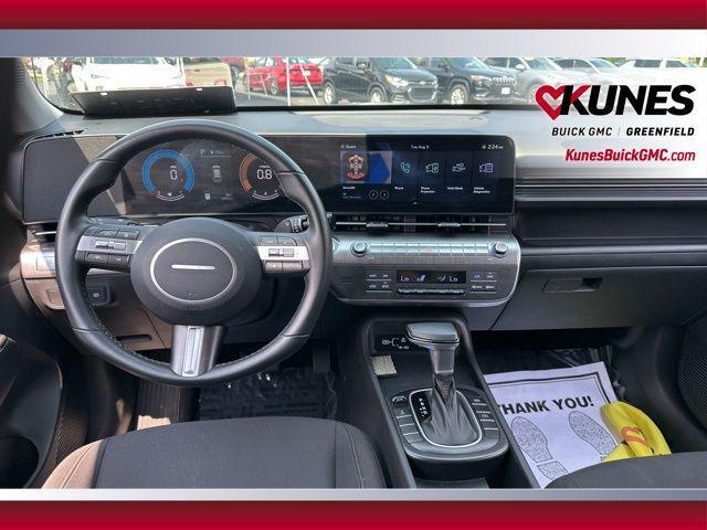 Photo of 2025 Atlas White Hyundai KONA