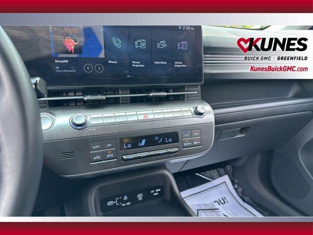 Photo of 2025 Atlas White Hyundai KONA