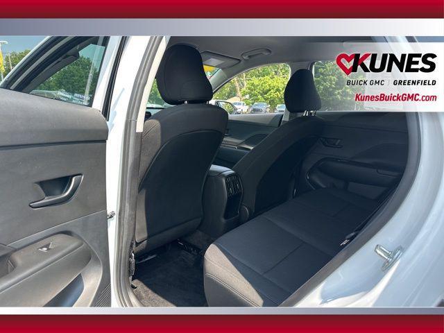 Photo of 2025 Atlas White Hyundai KONA
