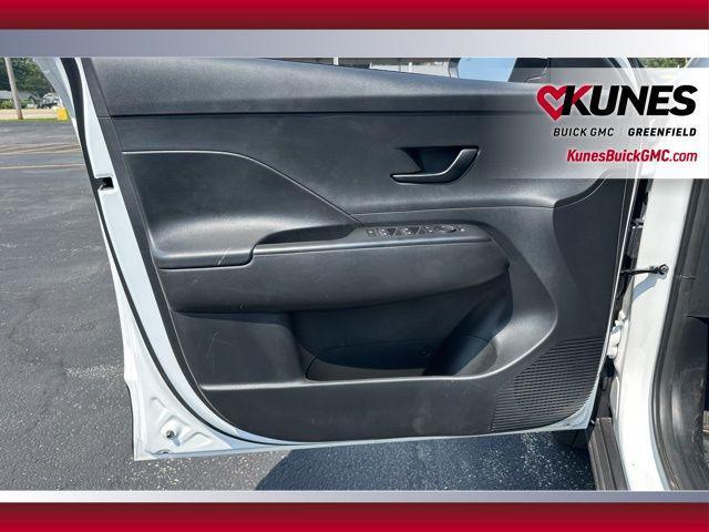 Photo of 2025 Atlas White Hyundai KONA