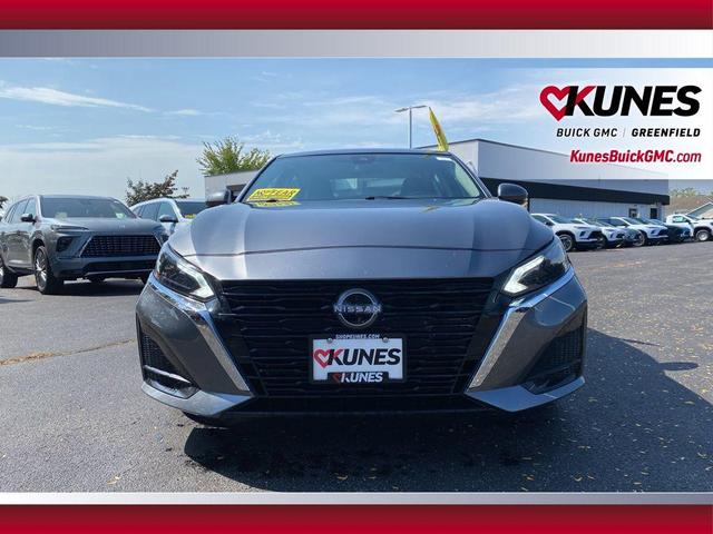 Photo of 2024 Gun Metallic Nissan Altima