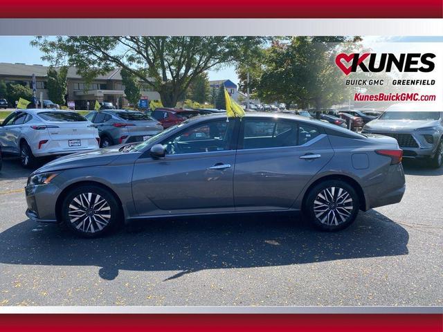 Photo of 2024 Gun Metallic Nissan Altima