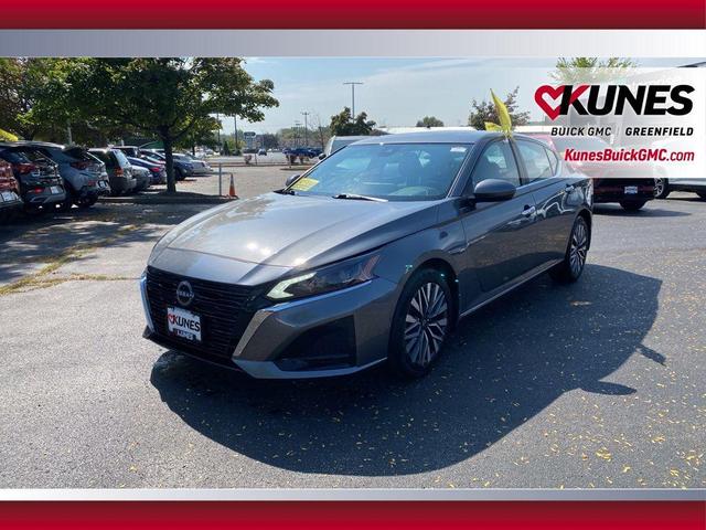 Photo of 2024 Gun Metallic Nissan Altima