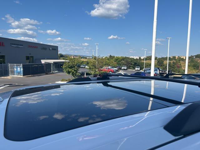 Photo of 2018 White Platinum Ford Expedition