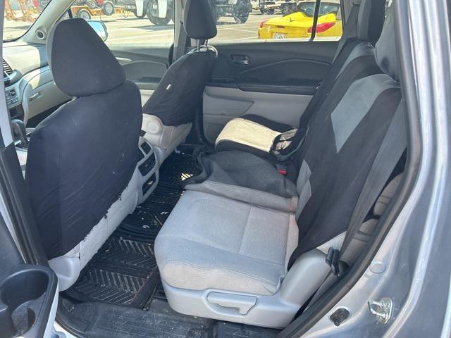 Photo of 2018 Lunar Silver Metallic Honda Pilot