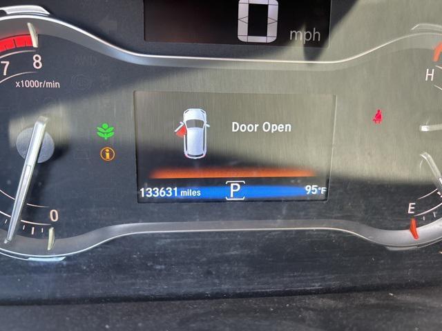 Photo of 2018 Lunar Silver Metallic Honda Pilot