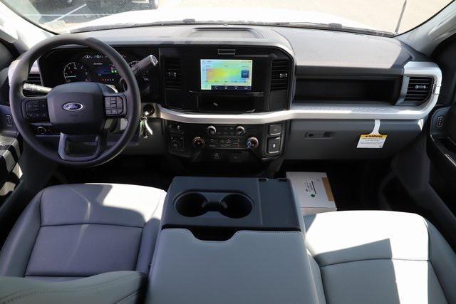 Photo of 2025 Oxford White Ford F-450