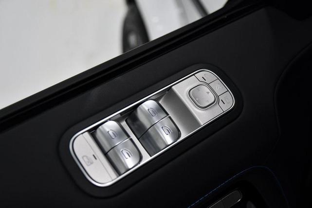 Photo of 2025 White Mercedes-Benz G-Class