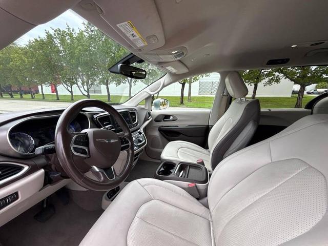Photo of 2019 Billet Silver Metallic Clearcoat Chrysler Pacifica