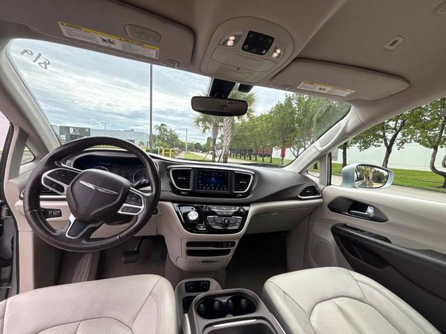 Photo of 2019 Billet Silver Metallic Clearcoat Chrysler Pacifica