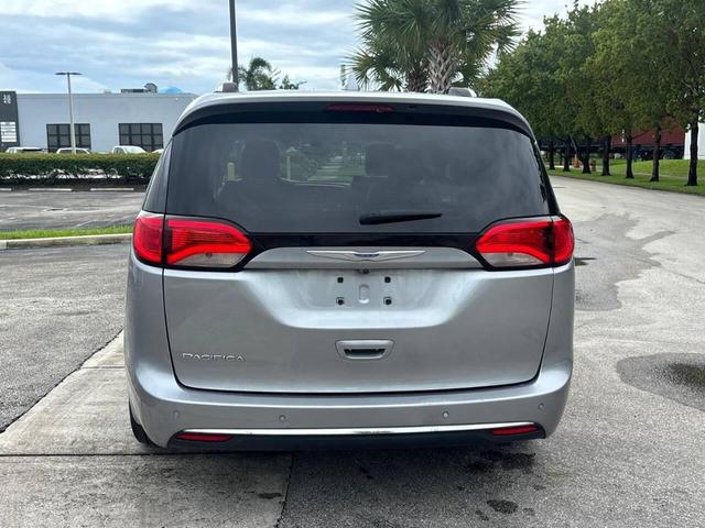 Photo of 2019 Billet Silver Metallic Clearcoat Chrysler Pacifica