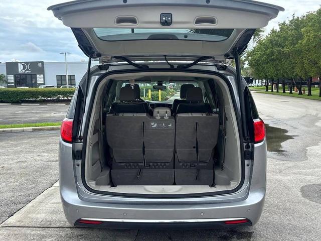 Photo of 2019 Billet Silver Metallic Clearcoat Chrysler Pacifica