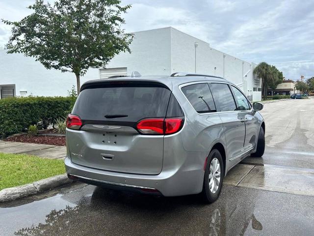 Photo of 2019 Billet Silver Metallic Clearcoat Chrysler Pacifica