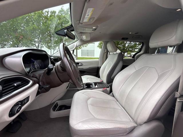 Photo of 2019 Billet Silver Metallic Clearcoat Chrysler Pacifica
