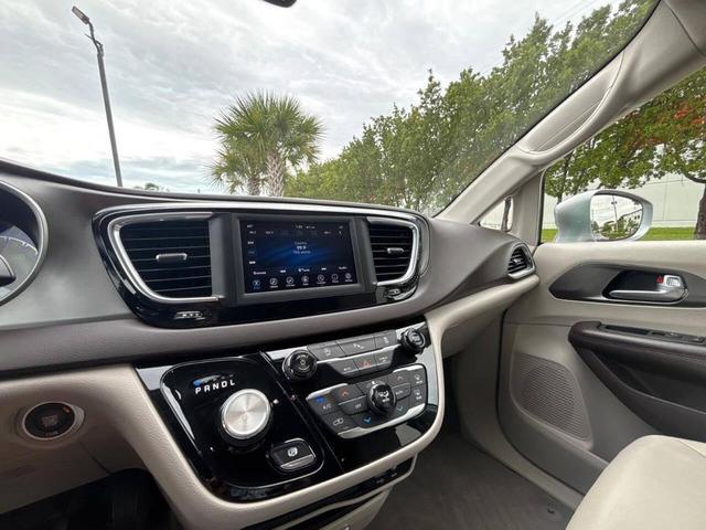 Photo of 2019 Billet Silver Metallic Clearcoat Chrysler Pacifica