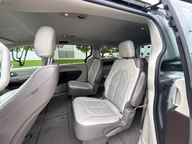 Photo of 2019 Billet Silver Metallic Clearcoat Chrysler Pacifica