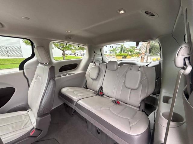 Photo of 2019 Billet Silver Metallic Clearcoat Chrysler Pacifica