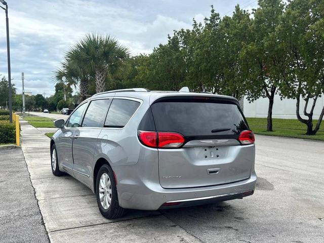Photo of 2019 Billet Silver Metallic Clearcoat Chrysler Pacifica