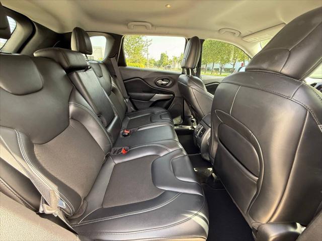 Photo of 2021 Diamond Black Crystal Pearlcoat Jeep Cherokee