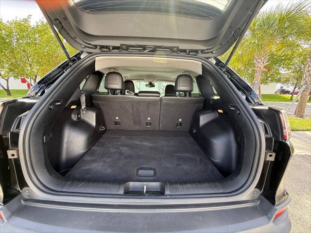 Photo of 2021 Diamond Black Crystal Pearlcoat Jeep Cherokee
