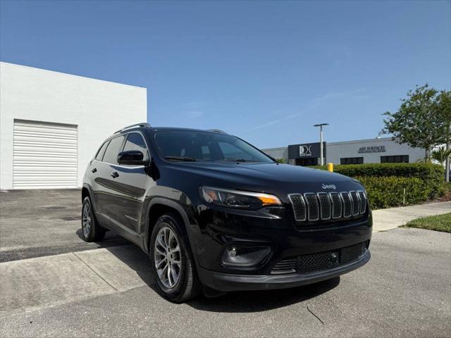 Photo of 2021 Diamond Black Crystal Pearlcoat Jeep Cherokee