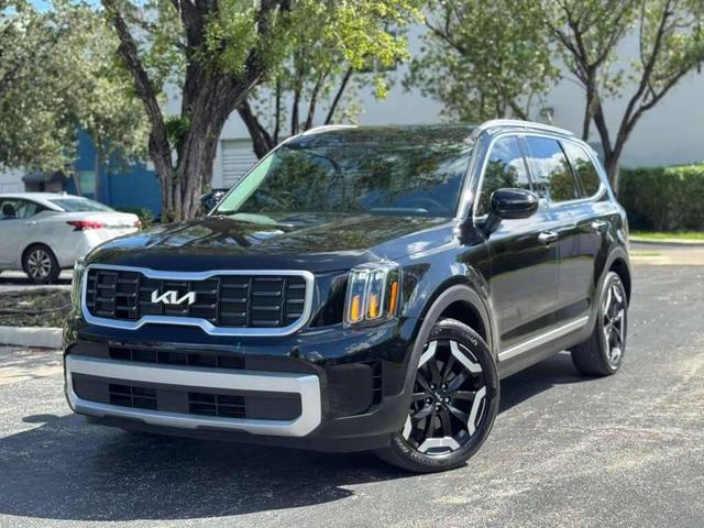 Photo of 2024 Ebony Black Kia Telluride