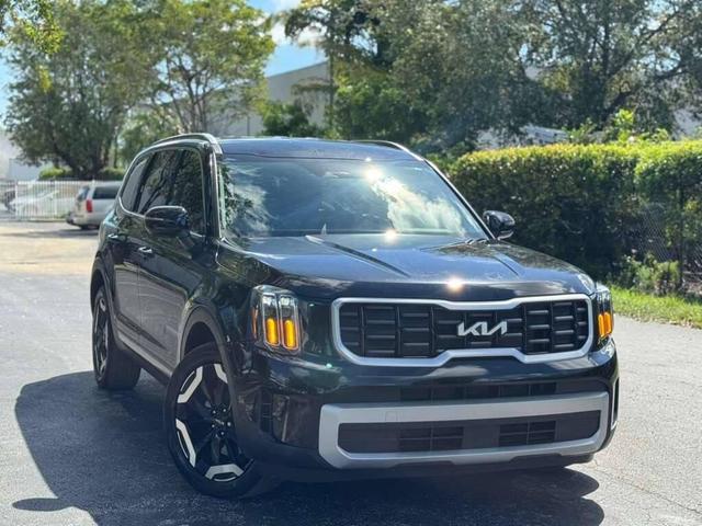 Photo of 2024 Ebony Black Kia Telluride