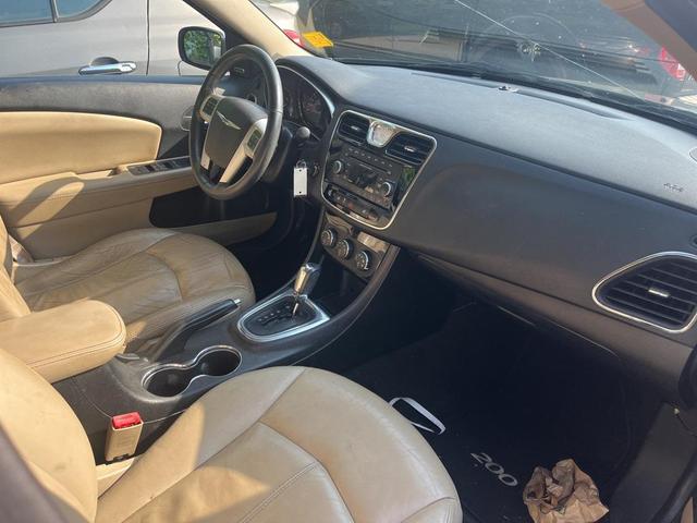 Photo of 2013 Tungsten Metallic Clearcoat Chrysler 200