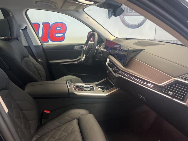 Photo of 2026 Black Sapphire Metallic BMW X7