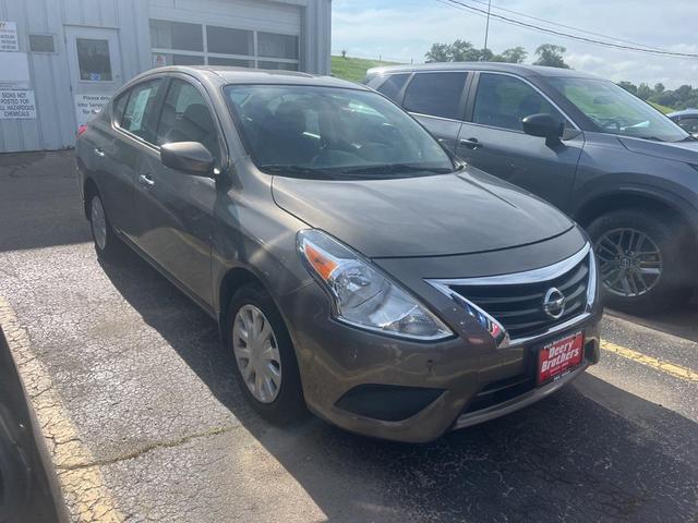Photo of 2015 Titanium Nissan Versa