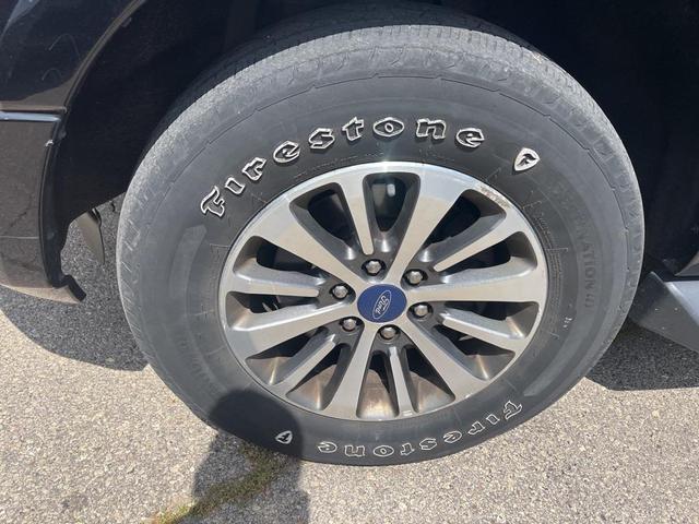 Photo of 2017 Shadow Black Ford Expedition EL