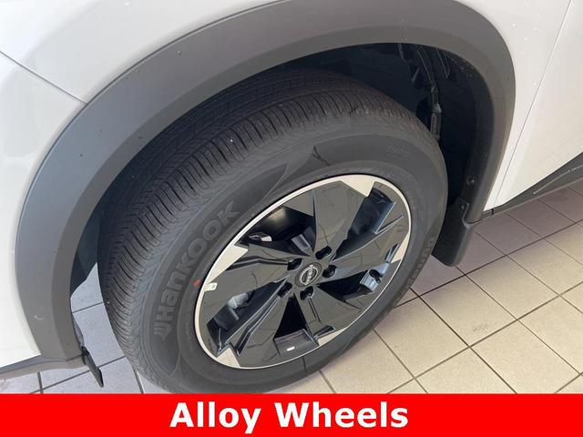 Photo of 2025 Everest White Pearl Nissan Rogue
