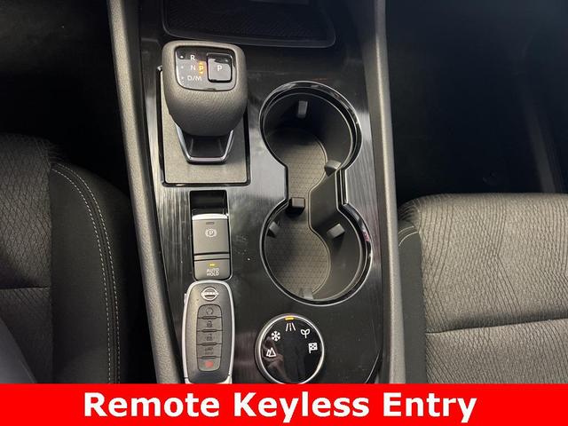 Photo of 2025 Everest White Pearl Nissan Rogue